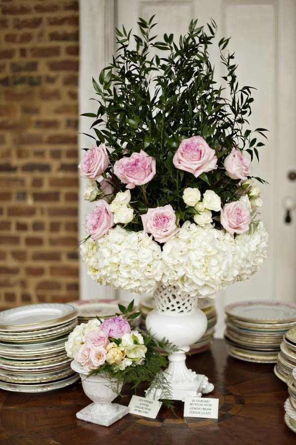 Vintage centerpiece with roses and hydrangeas