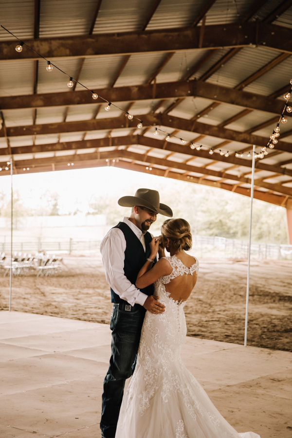 Classic Tennessee barn wedding
