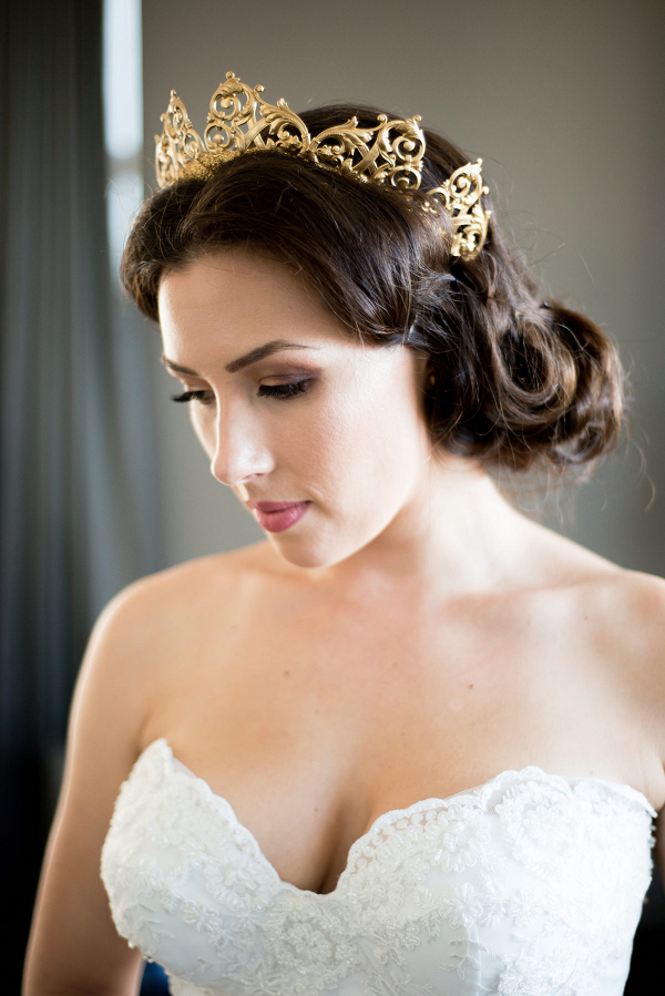 bride-wearing-crown