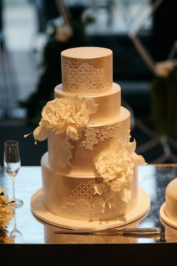 Pearl White Wedding Cake