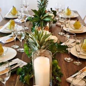 A Tropical Inspired Tablescape