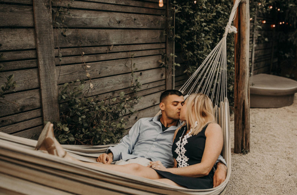 A kiss in the hammock