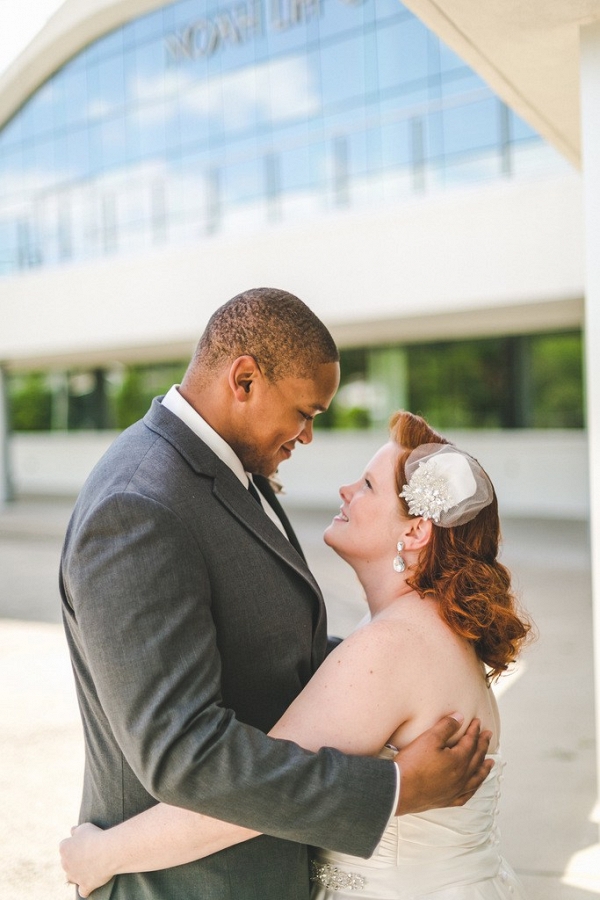 Groom and plus size bride in fun and colorful wedding in nashville 
