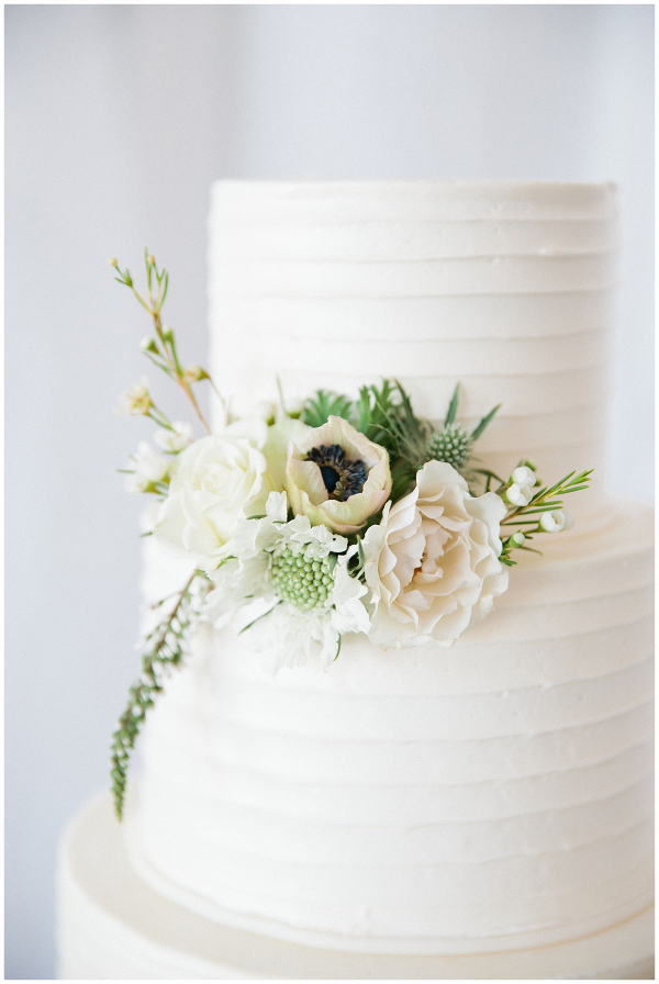 simple elegant wedding cake