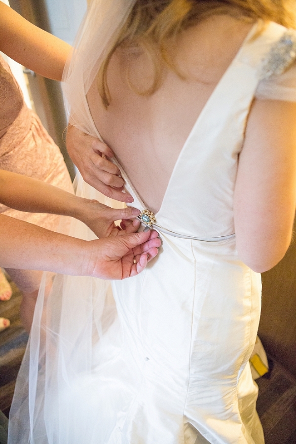 This bride used her grandmothers broach as her something blue!