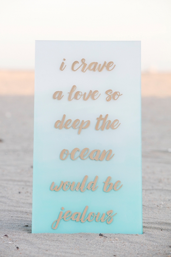 We're in LOVE with these gorgeous and easy to make hand lettered acrylic wedding signs!