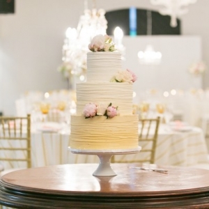 Peach ombre wedding cake