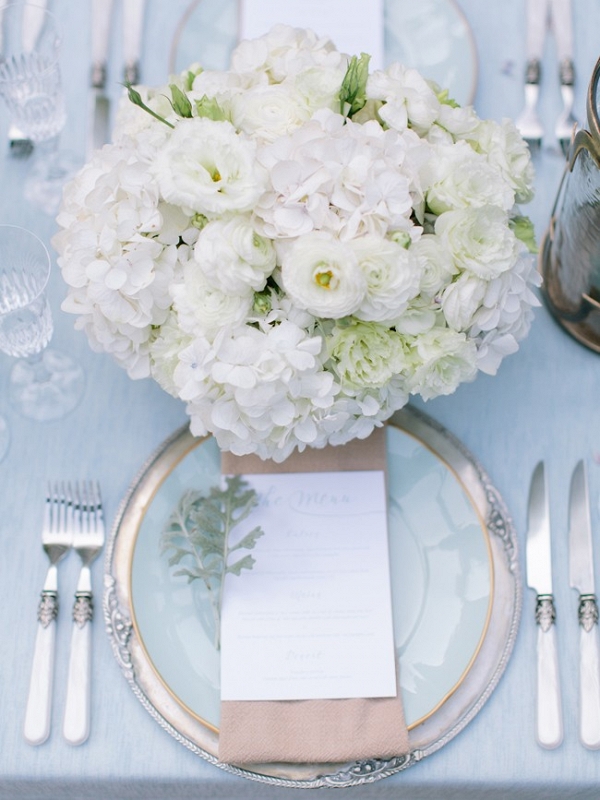 Blue, gold & white place setting