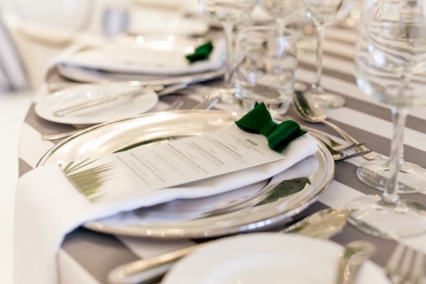 Place settings with bows