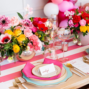 Colorful retro pink wedding table