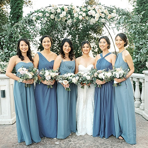 Bridesmaids in mismatched blue dresses
