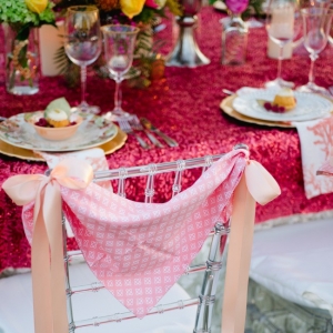 Metallic Pink Sequin Tablecloth Create This Dynamic Place Setting For A Glamorous Wedding