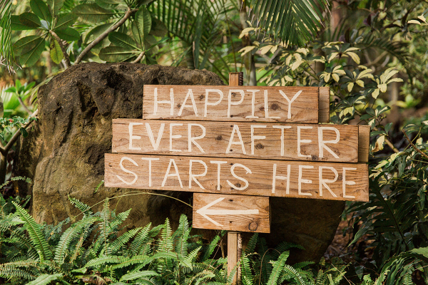 Whimsical and Modern Wedding Inspiration on Hawaiis North Shore Chelsea Stratso