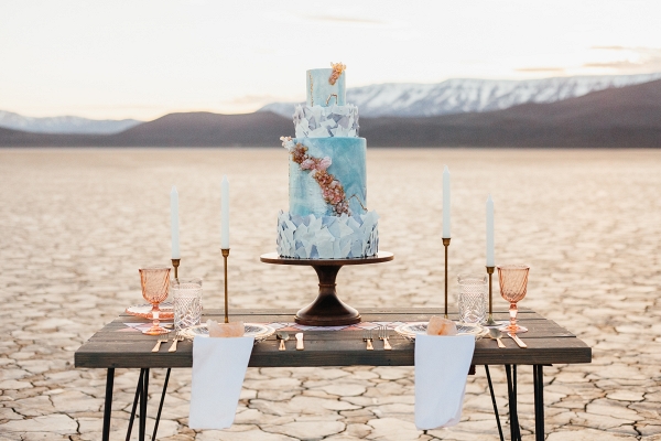Geology-inspired wedding cake