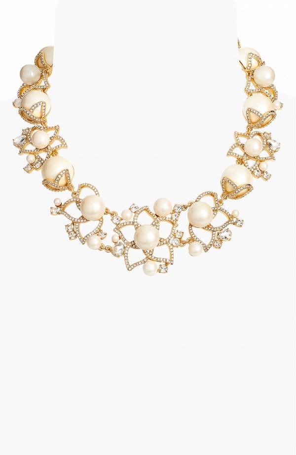 Faux pearl statement necklace
