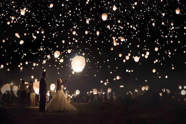 A Tangled-themed engagement shoot at The Lantern Fest
