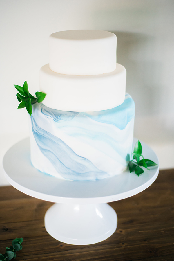 Minimalist wedding cake with marbled fondant