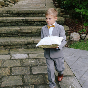 How to best incorporate ring bearers and flower girls into your wedding