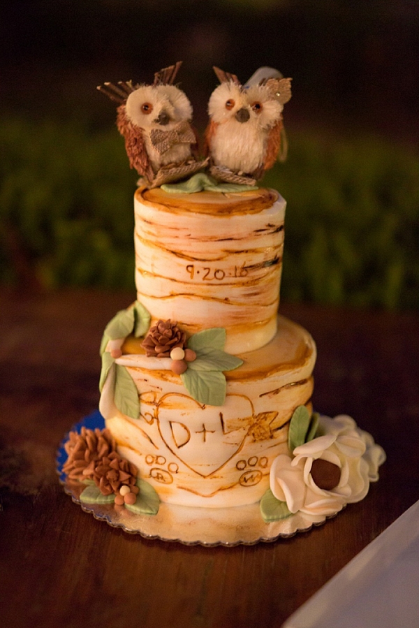 rustic wedding cake on The Budget Savvy Bride