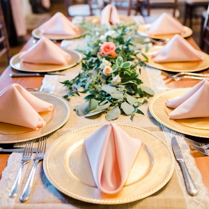 A simple but elegant table setting. 