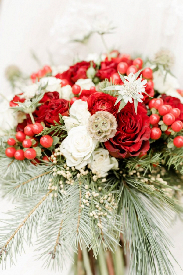Red winter bridal bouquet