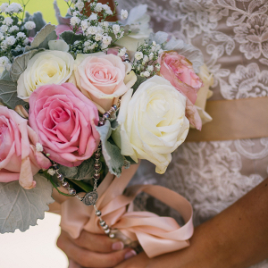 Rose bouquet on The Budget Savvy Bride