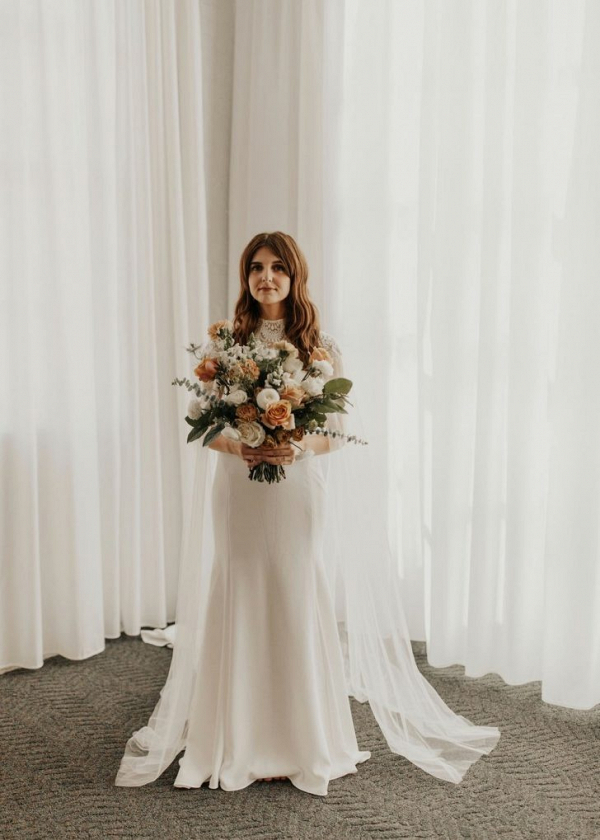 Modern bride with peach bouquet