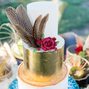 Feather on gold wedding cake