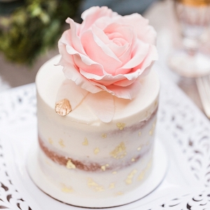 Mini cake with pink rose
