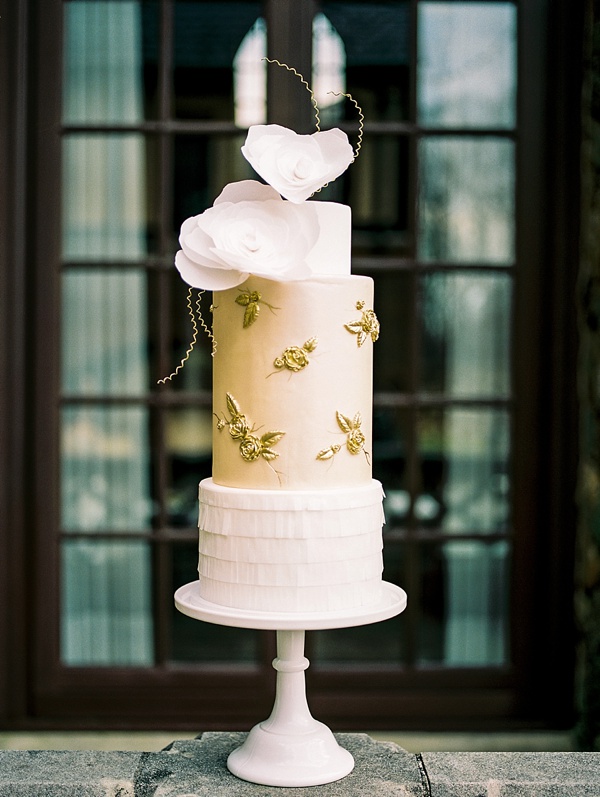 Elegant tiered wedding cake