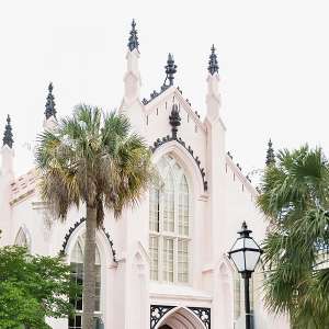 Pastel pink building in Charleston South Carolina