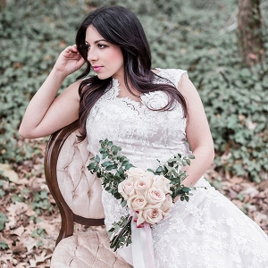 Vintage chic bride on chair