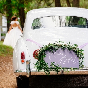 Vintage getaway car with wedding sign